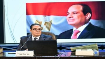 تكريم مميز لفريق تنظيم زيارة الرئيس الفرنسي في جامعة القاهرة