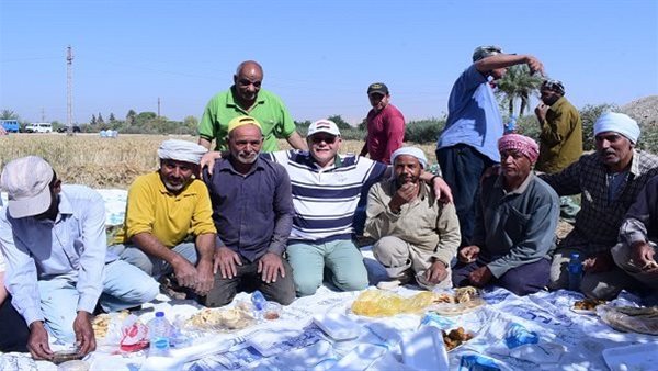 جامعة سوهاج تُسهم في تعزيز الأمن الغذائي: حصاد القمح وتطوير المزارع