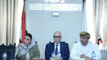 التعاون الخليجي بجمعية رجال الأعمال تعقد لقاءً موسعًا مع وفد غرفة تجارة عمان محافظة الشرقية
