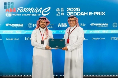 تسليم شارة منتدى الاستثمار الرياضي إلى الاتحاد السعودي للسيارات
