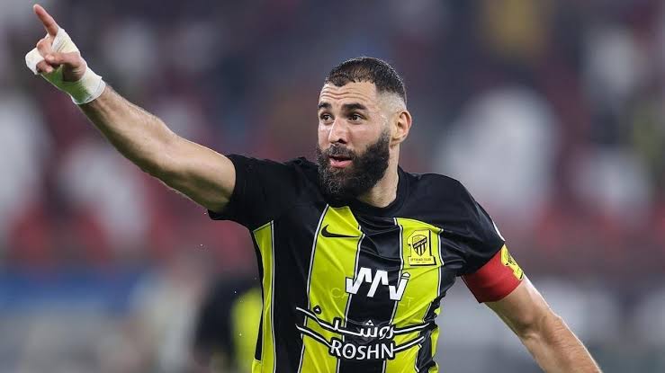 سبب غياب بنزيما عن تدريبات الاتحاد.. وموقفه من لقاء الرائد – مصر سبورت