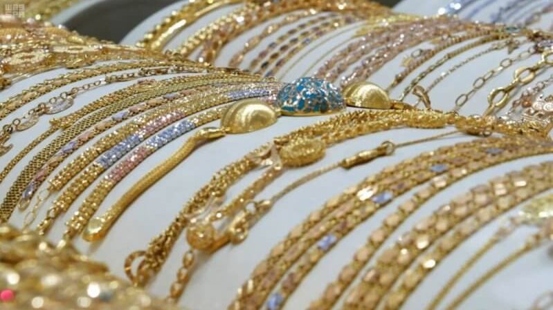 تراجع أسعار الذهب محليا وعربيا وعالميا يوم الخميس