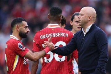 سلوت يعترف: محمد صلاح سبب معاناة لاعب ليفربول هذا الموسم