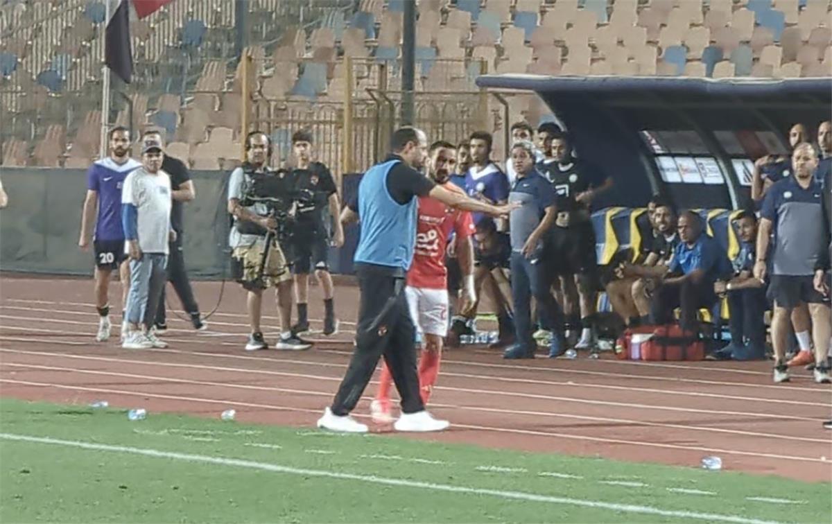 شوبير يوضح حقيقة توقيع عقوبة ضد معلول بعد واقعة “التبديل” أمام البنك الأهلي