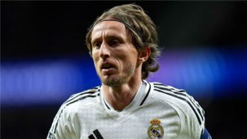 تعويضًا لرحيل مودريتش.. ريال مدريد يفاوض زميل عمر مرموش في فرانكفورت