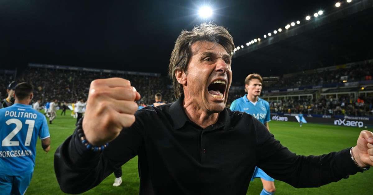 كونتي يدخل التاريخ بعد تتويج نابولي بلقب الدوري الإيطالي