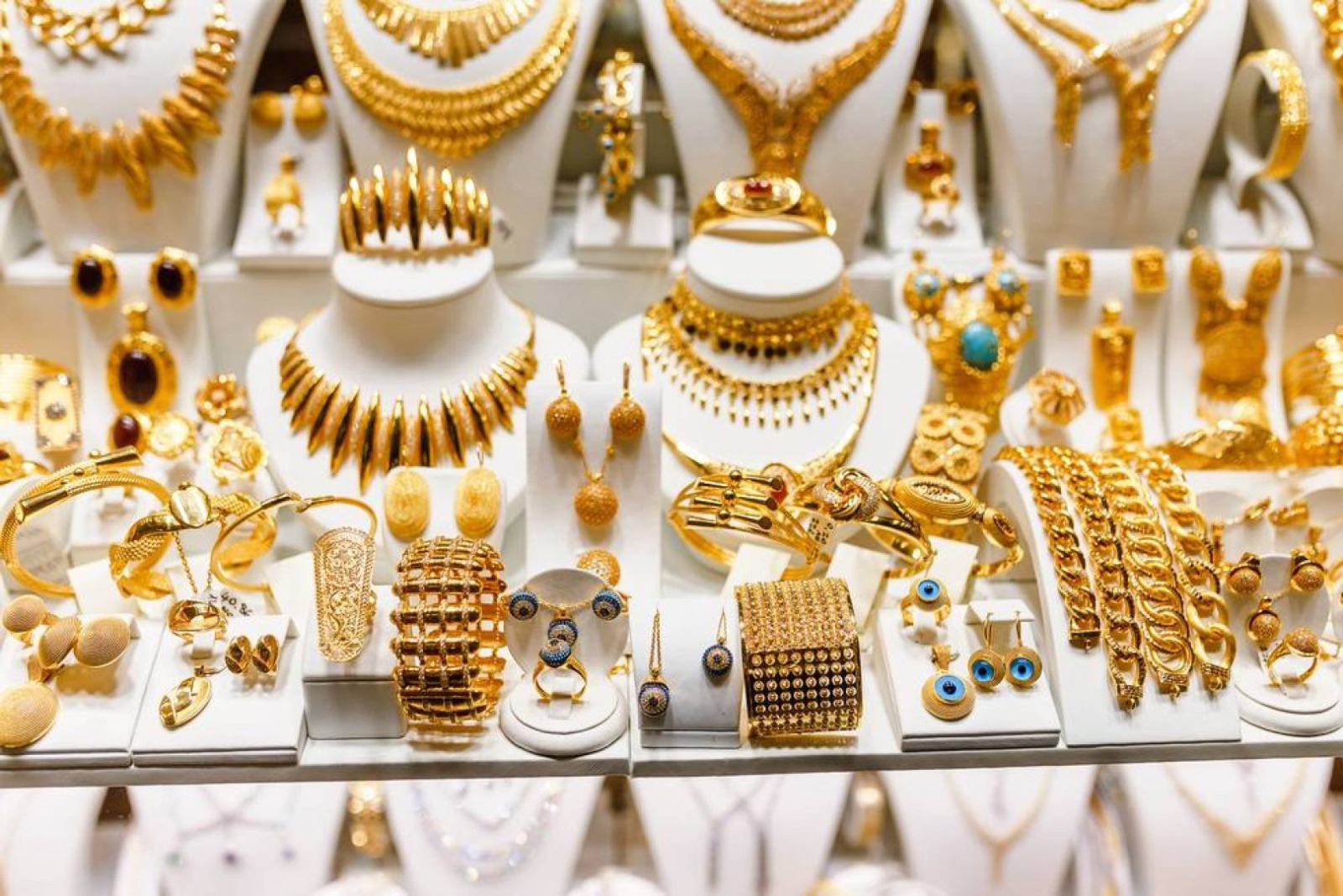 سعر الذهب في الإمارات مساء تعاملات اليوم الجمعة