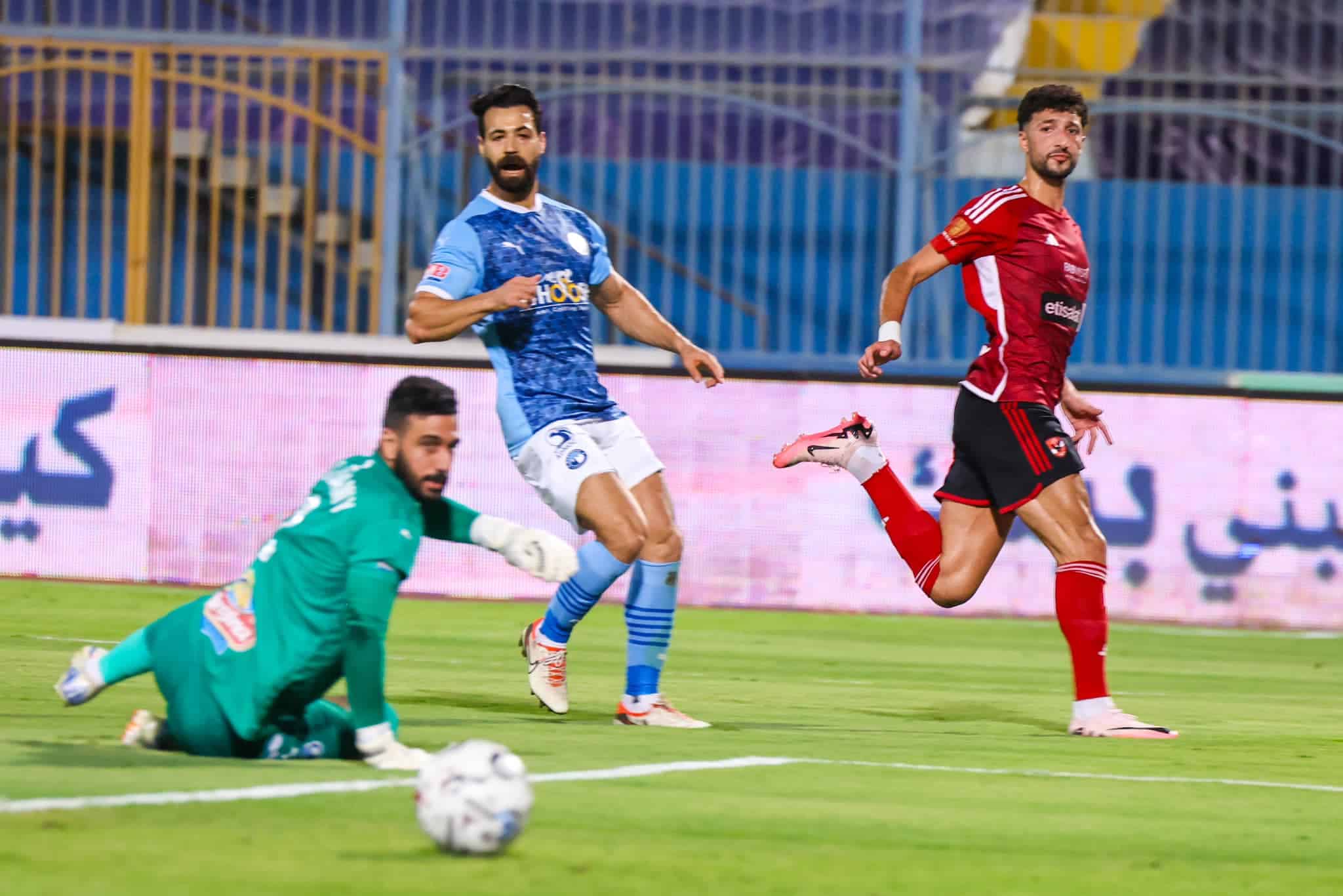 صفقة الأهلي الجديدة تُربك حسابات بيراميدز!