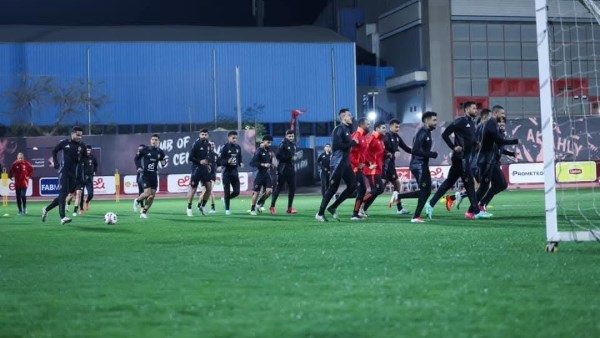 الأهلي ينهي تحضيراته لمواجهة سيراميكا ويدخل معسكرا مغلقا