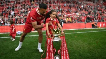 من قلب الآنفيلد.. مكة وكيان تحتفلان مع محمد صلاح بلقب الدوري الإنجليزي