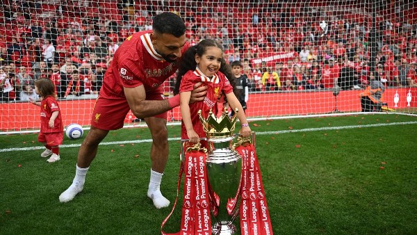 من قلب الآنفيلد.. مكة وكيان تحتفلان مع محمد صلاح بلقب الدوري الإنجليزي