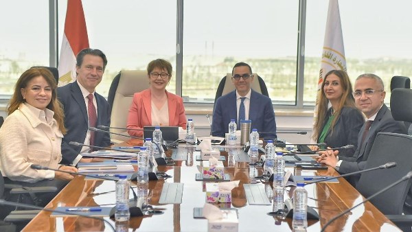 وزير الاستثمار يعقد لقاءً موسعًا مع رئيسة البنك الأوروبي لإعادة الإعمار والتنمية