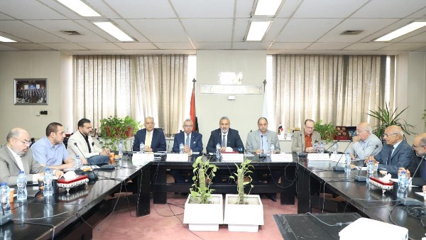 رجال الأعمال تبحث مع القومي لبحوث الإسكان والبناء دعم القطاع الخاص وتشجيع الصناعة المحلية.. وجود إستراتيجية جديدة لدعم البناء الأخضر والمدن الذكية