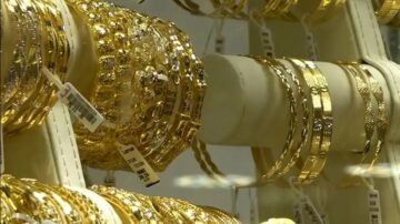 سعر الجنيه الذهب يتراجع 3000 جنيه وعيار 21 مفاجأة.. هل حان وقت الشراء؟
