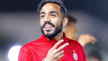 بعد عودته لمصر.. كهربا ينشر صورة له رفقة طبق كشري
