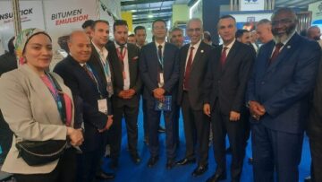 السفير المصري في طرابلس يؤكد ضرورة تواجد المنتجات المصرية بالسوق الليبي