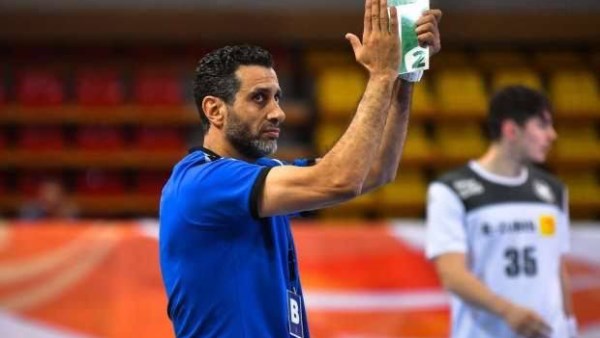 جلسة تحفيزية لمنتخب شباب اليد قبل المشاركة في كأس العرب بالكويت