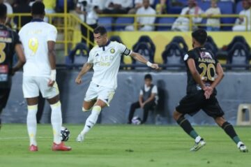 النصر يعبر الخليج بثنائية في دوري روشن
