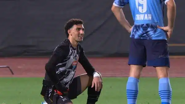 “اللاعيبة كل همها الفلوس”.. وليد صلاح الدين يعلق على هدية عواد لـ بيراميدز